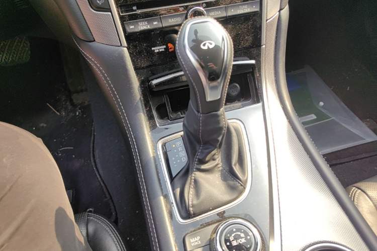 Used Infiniti Q50L 2018 2.0T Enjoyment Edition China V standard Gear Lever