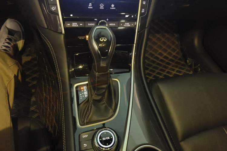 Used Infiniti Q50L 2018 2.0T Comfort Edition China VI Standard Gear Lever