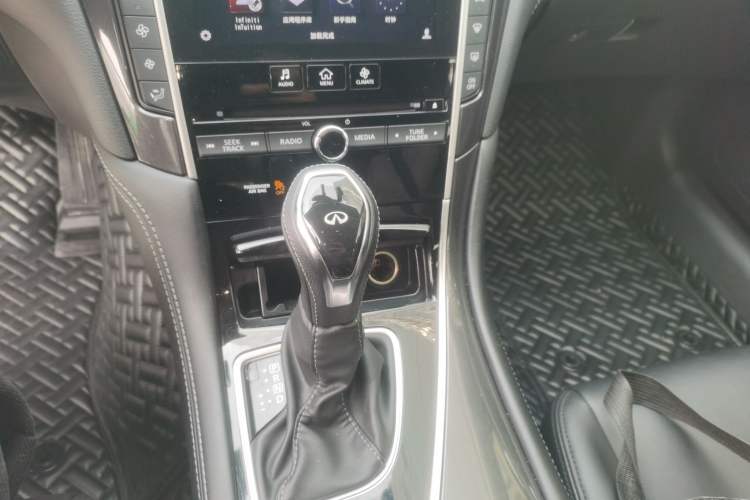 Used Infiniti Q50L 2018 2.0T Comfort Edition China VI Standard Gear Lever