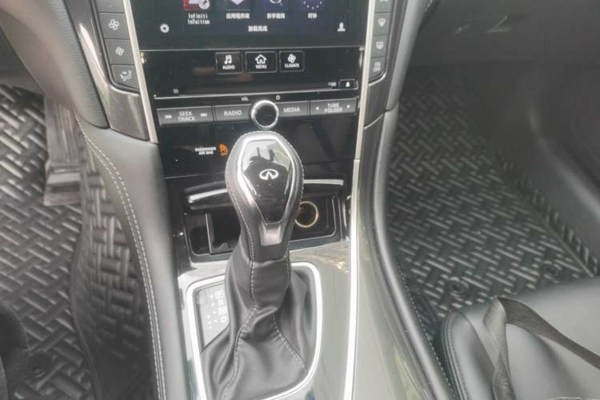 Used Infiniti Q50L 2018 2.0T Comfort Edition China VI Standard Gear Lever