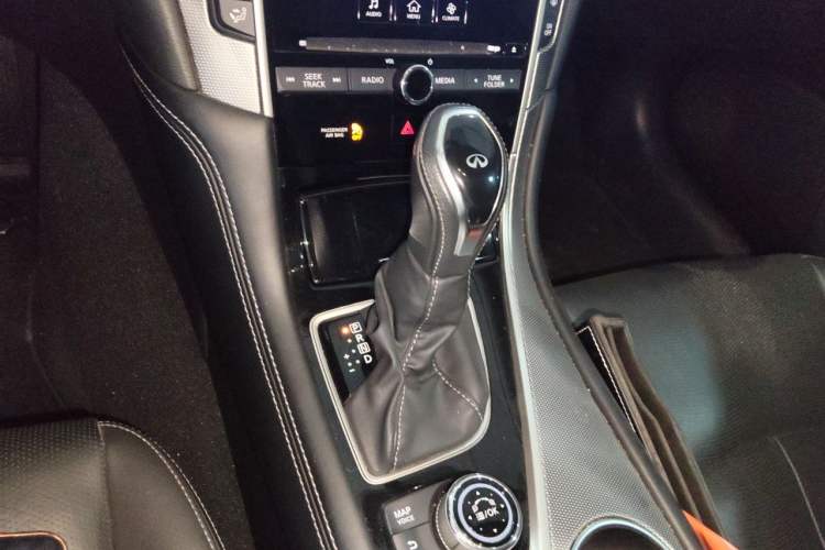 Used Infiniti Q50L 2018 2.0T Enjoyment Version China VI Standard Gear Lever