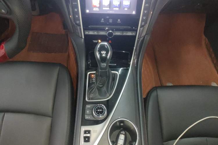 Used Infiniti Q50L 2018 2.0T Comfort Edition China VI Standard Gear Lever