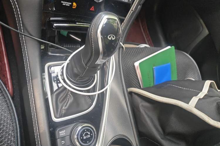 Used Infiniti Q50L 2018 2.0T Enjoyment Version China V Standard Gear Lever
