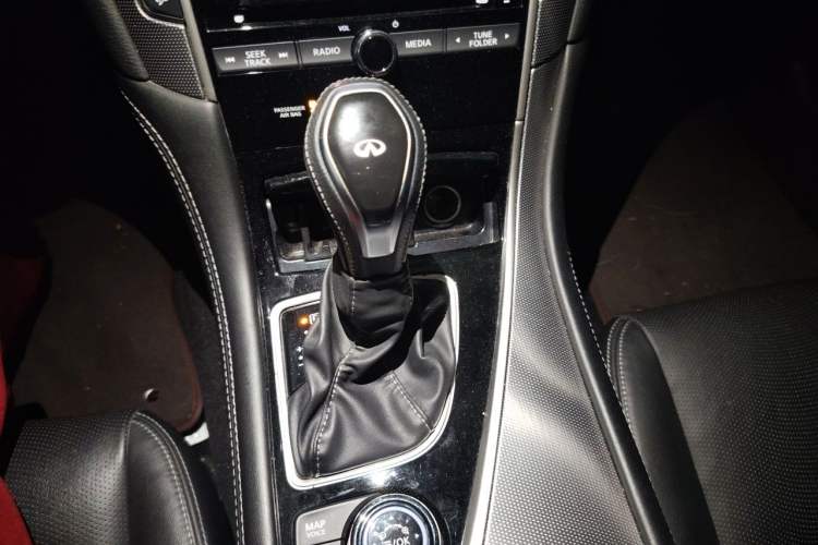 Used Infiniti Q50L 2018 2.0T Enjoyment Edition China V standard Gear Lever