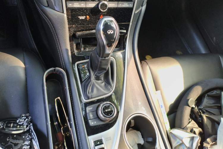 Used Infiniti Q50L 2018 2.0T Comfort Edition China VI Standard Gear Lever
