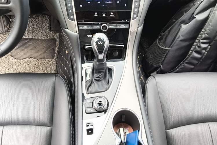 Used Infiniti Q50L 2018 2.0T Enjoyment Version China VI Standard Gear Lever