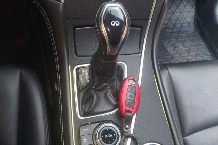 Used Infiniti Q50L 2018 2.0T Comfort Edition China VI Standard Gear Lever