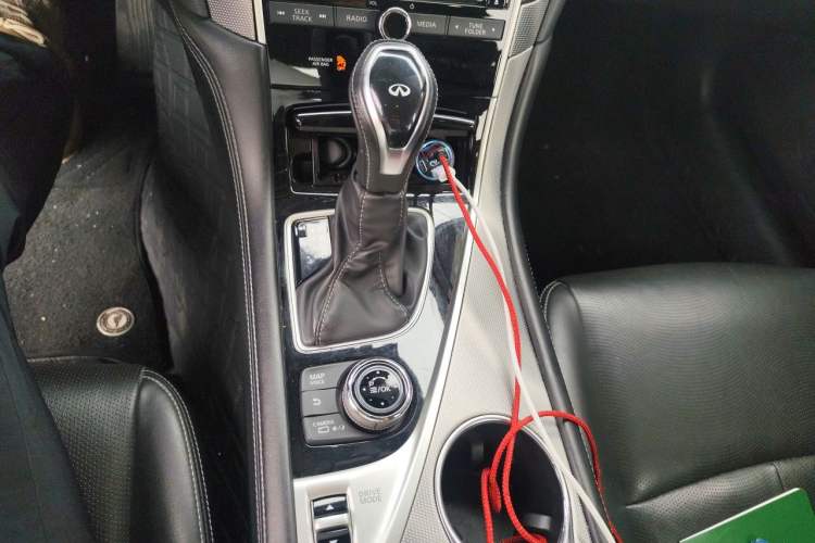 Used Infiniti Q50L 2018 2.0T Enjoyment Version China VI Standard Gear Lever
