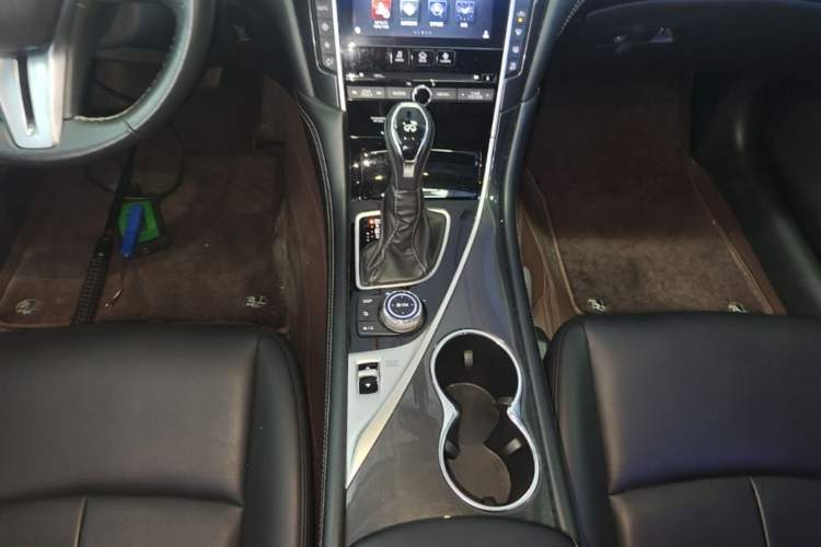 Used Infiniti Q50L 2018 2.0T Comfort Edition China VI Standard Gear Lever