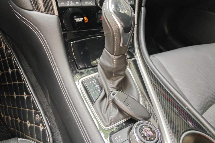 Used Infiniti Q50L 2018 2.0T Enjoyment Version China V Standard Gear Lever