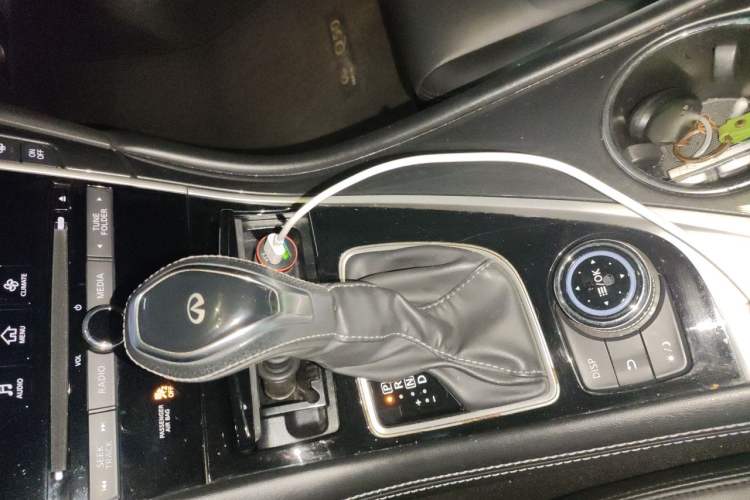 Used Infiniti Q50L 2018 2.0T Comfort Edition China VI Standard Gear Lever