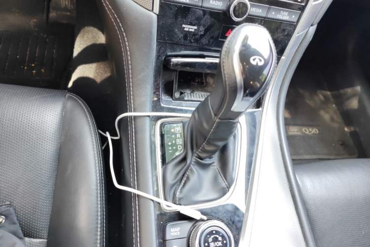 Used Infiniti Q50L 2018 2.0T Enjoyment Edition China V standard Gear Lever
