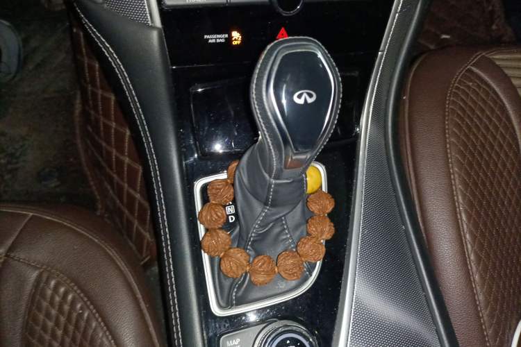 Used Infiniti Q50L 2018 2.0T Enjoyment Version China V Standard Gear Lever
