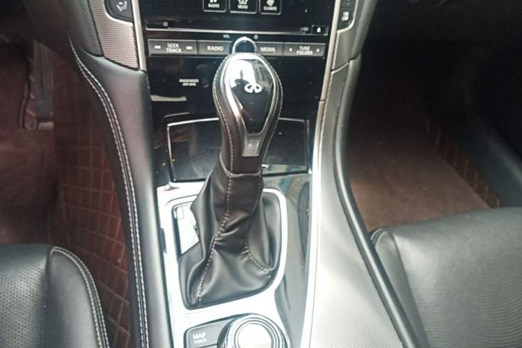 Used Infiniti Q50L 2018 2.0T Enjoyment Version China V Standard Gear Lever