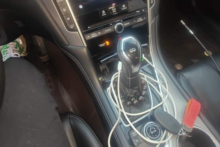 Used Infiniti Q50L 2018 2.0T Enjoyment Version China V Standard Gear Lever