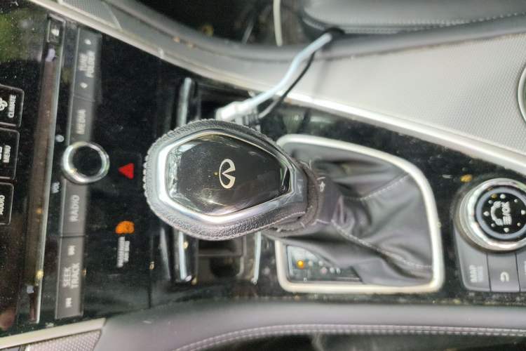Used Infiniti Q50L 2018 2.0T Enjoyment Edition China V standard Gear Lever