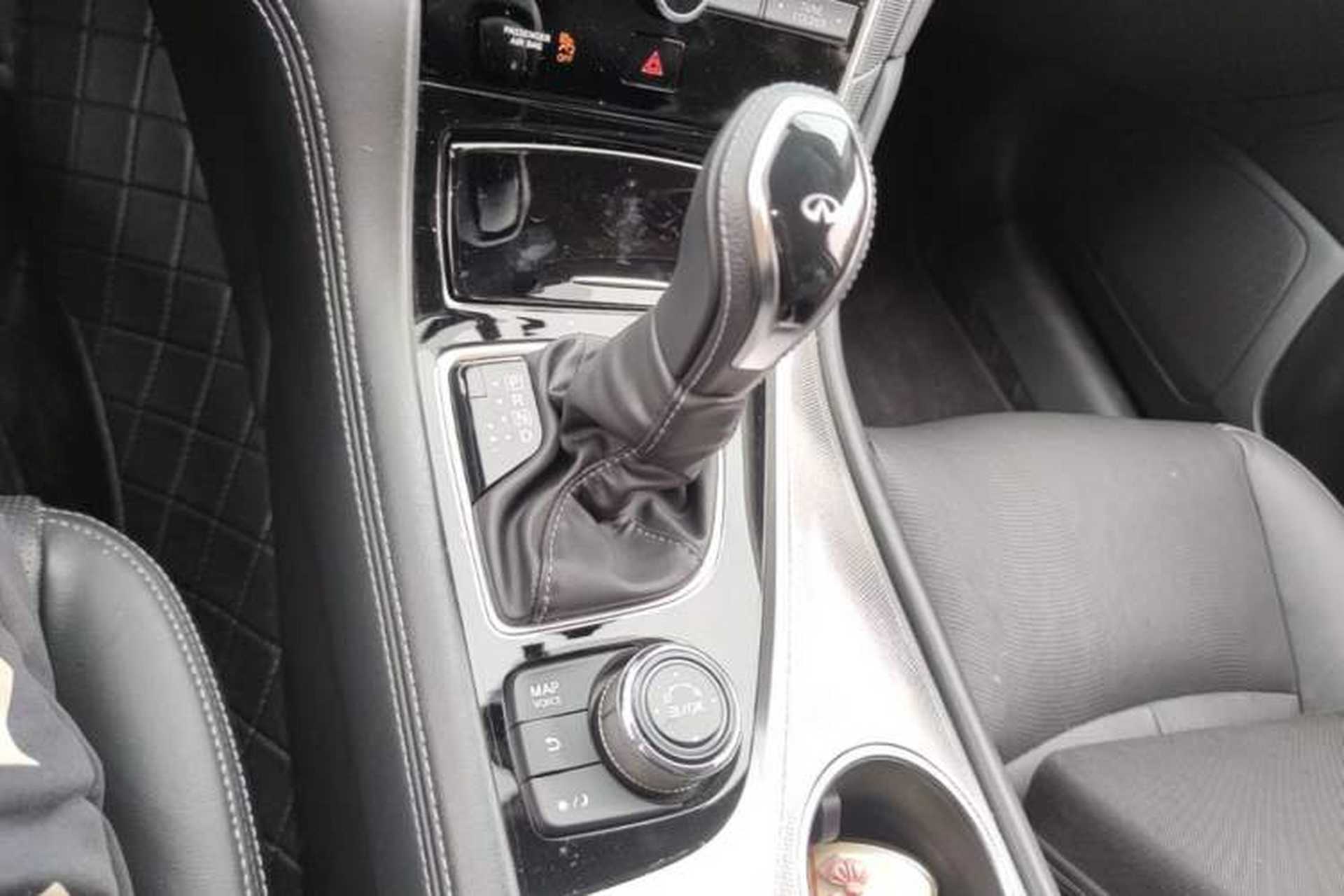 Used Infiniti Q50L 2018 2.0T Enjoyment Version China VI Standard Gear Lever
