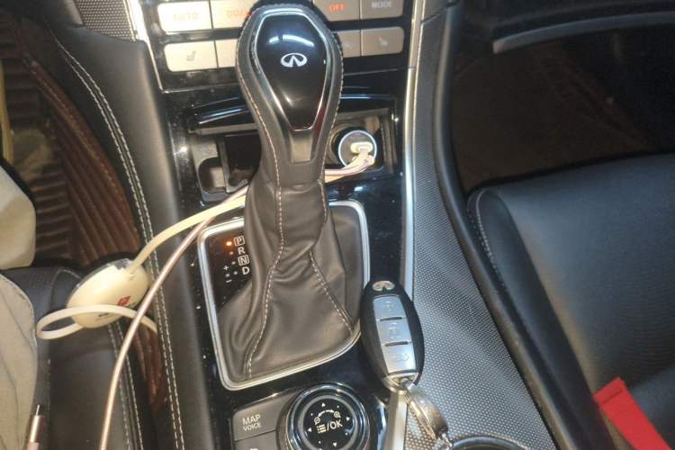Used Infiniti Q50L 2018 2.0T Enjoyment Edition China V standard Gear Lever