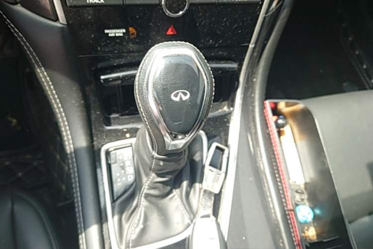 Used Infiniti Q50L 2018 2.0T Comfort Edition China VI Standard Gear Lever