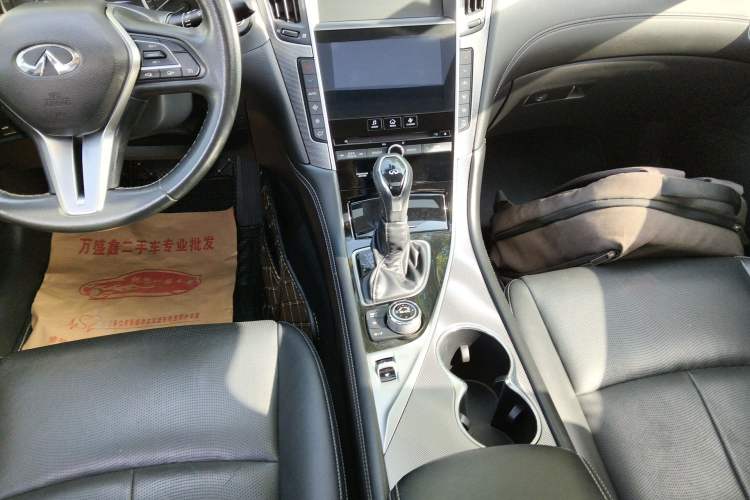 Used Infiniti Q50L 2018 2.0T Enjoyment Version China VI Standard Gear Lever