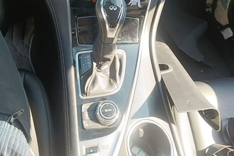 Used Infiniti Q50L 2018 2.0T Comfort Edition China V Standard Gear Lever