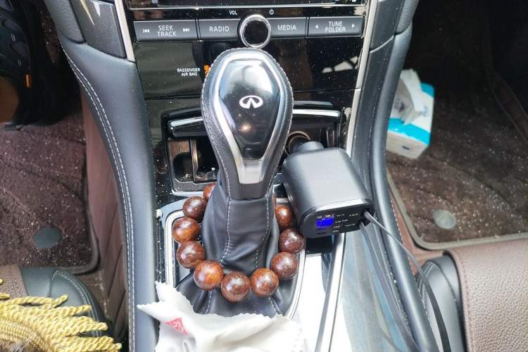 Used Infiniti Q50L 2018 2.0T Comfort Edition China VI Standard Gear Lever