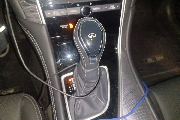 Used Infiniti Q50L 2018 2.0T Enjoyment Edition China V standard Gear Lever