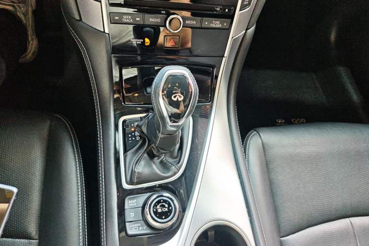 Used Infiniti Q50L 2018 2.0T Enjoyment Version China VI Standard Gear Lever
