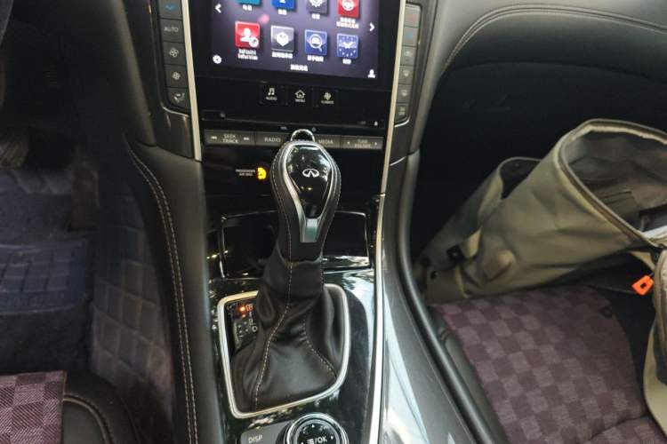 Used Infiniti Q50L 2018 2.0T Comfort Edition China VI Standard Gear Lever
