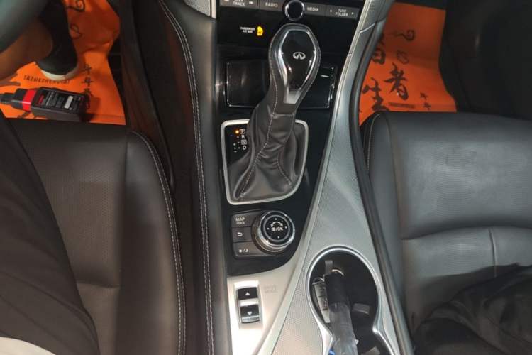 Used Infiniti Q50L 2018 2.0T Enjoyment Version China V Standard Gear Lever