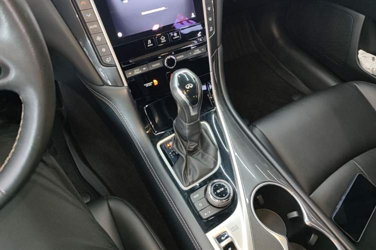 Used Infiniti Q50L 2018 2.0T Comfort Edition China V Standard Gear Lever
