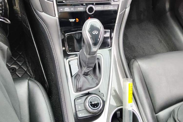 Used Infiniti Q50L 2018 2.0T Comfort Edition China V Standard Gear Lever