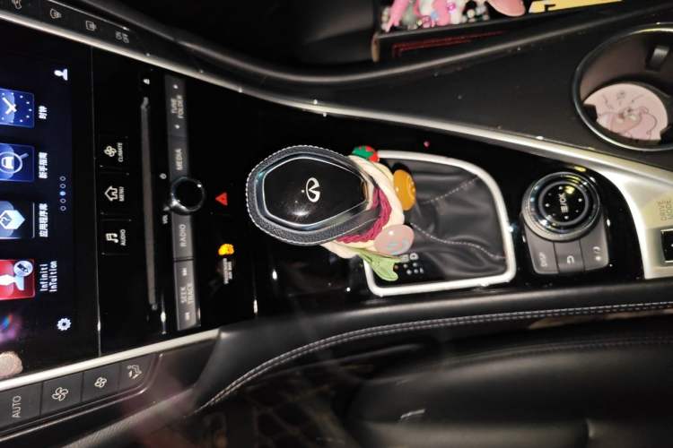 Used Infiniti Q50L 2018 2.0T Comfort Edition China V Standard Gear Lever