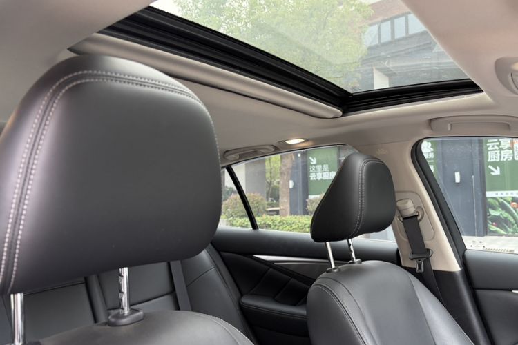 Used Infiniti Q50L 2018 2.0T Enjoyment Version China VI Standard Headliner