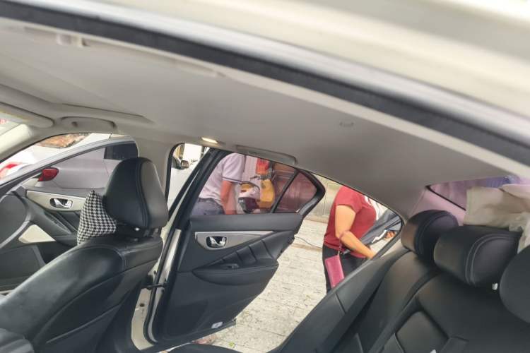 Used Infiniti Q50L 2018 2.0T Enjoyment Version China VI Standard Headliner