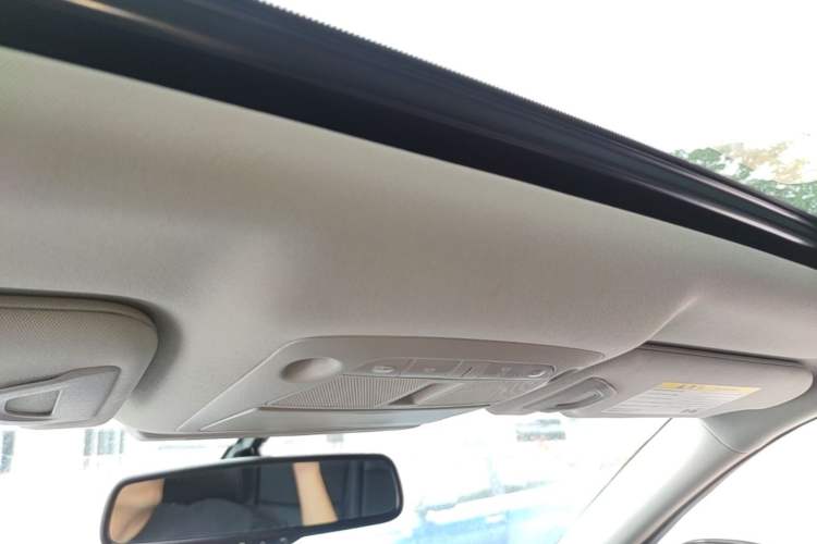 Used Infiniti Q50L 2018 2.0T Enjoyment Version China VI Standard Headliner
