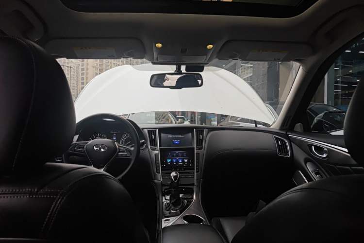 Used Infiniti Q50L 2018 2.0T Enjoyment Version China VI Standard Headliner
