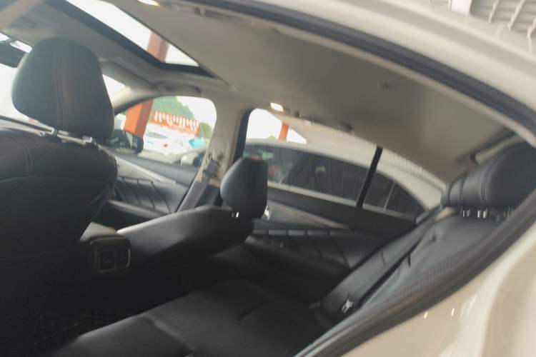 Used Infiniti Q50L 2018 2.0T Enjoyment Version China VI Standard Headliner