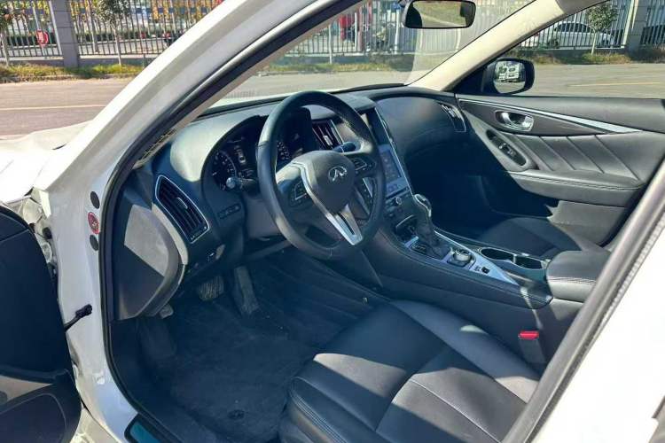 Used Infiniti Q50L 2018 2.0T Comfort Edition China VI Standard Interior 1