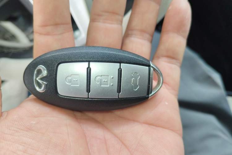 Used Infiniti Q50L 2018 2.0T Enjoyment Version China VI Standard Interior 1