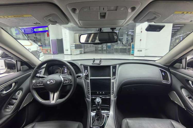 Used Infiniti Q50L 2018 2.0T Enjoyment Version China VI Standard Interior 1