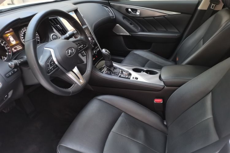 Used Infiniti Q50L 2018 2.0T Enjoyment Version China VI Standard Interior 1