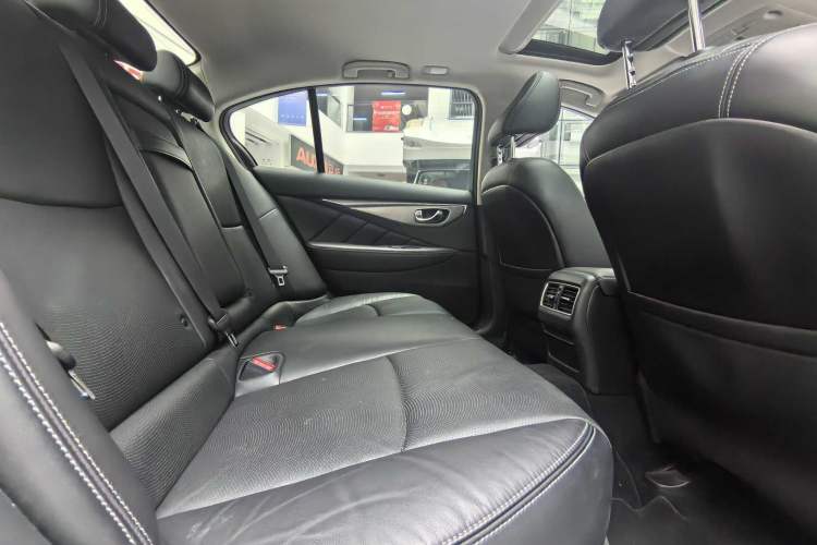 Used Infiniti Q50L 2018 2.0T Enjoyment Version China VI Standard Interior 10