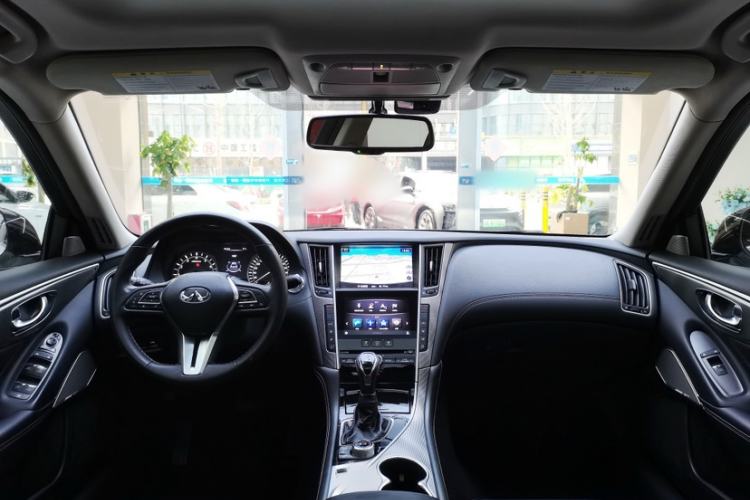 Used Infiniti Q50L 2018 2.0T Enjoyment Version China VI Standard Interior 10