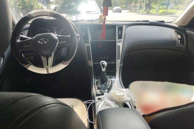 Used Infiniti Q50L 2018 2.0T Enjoyment Version China VI Standard Interior 2