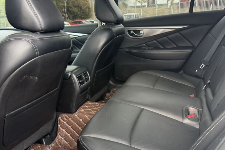 Used Infiniti Q50L 2018 2.0T Enjoyment Version China VI Standard Interior 2