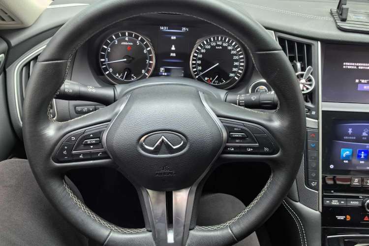 Used Infiniti Q50L 2018 2.0T Enjoyment Version China VI Standard Interior 2