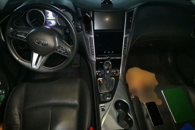 Used Infiniti Q50L 2018 2.0T Enjoyment Version China VI Standard Interior 2