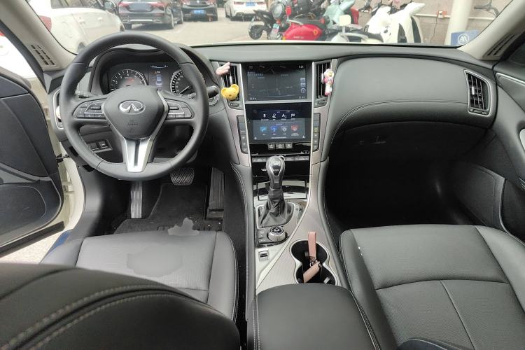 Used Infiniti Q50L 2018 2.0T Enjoyment Version China VI Standard Interior 2