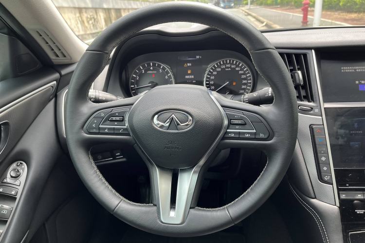 Used Infiniti Q50L 2018 2.0T Enjoyment Version China VI Standard Interior 3